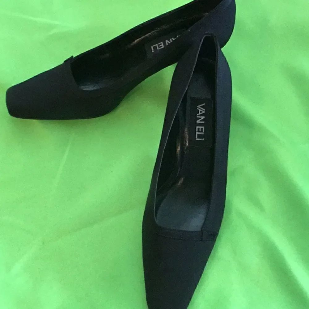 VAN ELI 2” black heels in size 7 1/2 M